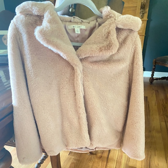 Womens small fluffy pink jacket brand new great quality - Picture 1 of 2